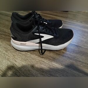 Brooks Women's Ghost 16 Black White Orchid Ice size 11